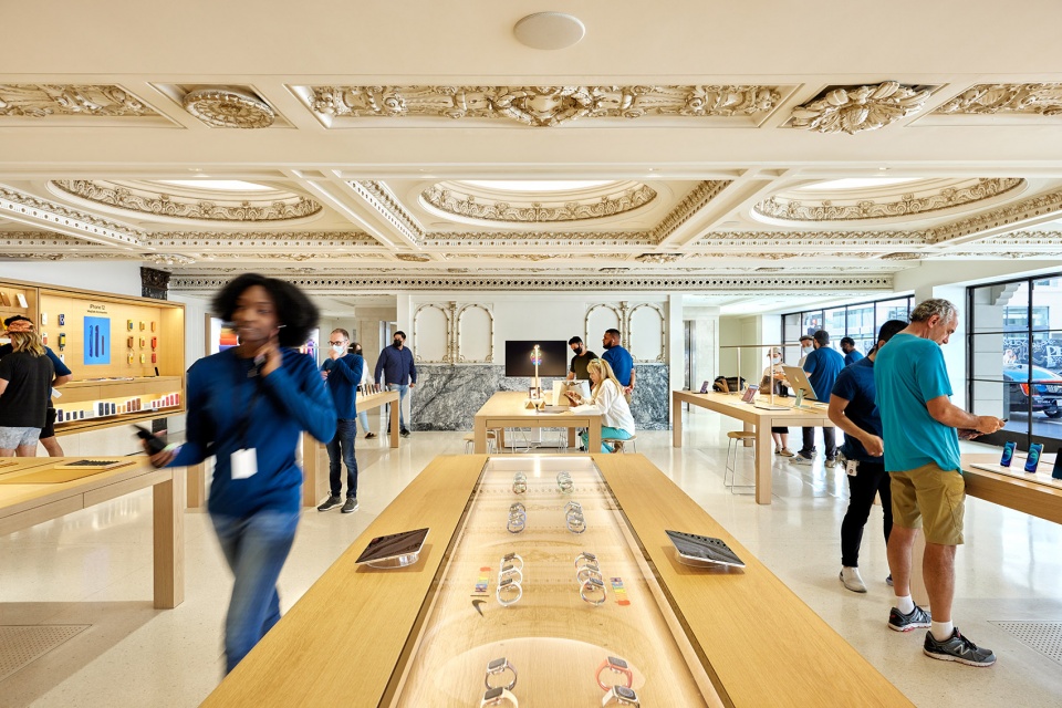 Apple Tower Theatre by Foster Partners
