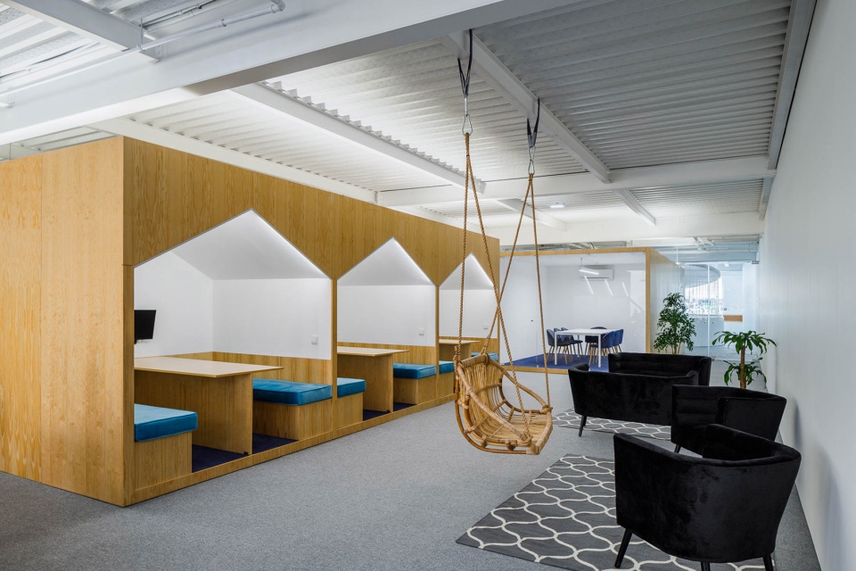 EGOI CLAVEL S KITCHEN by PAULO MERLINI architects