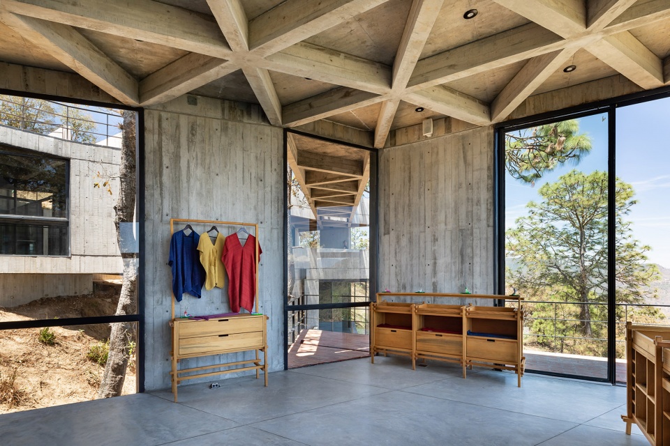 Silk Worm Sanctuary by LAMZ Arquitectura