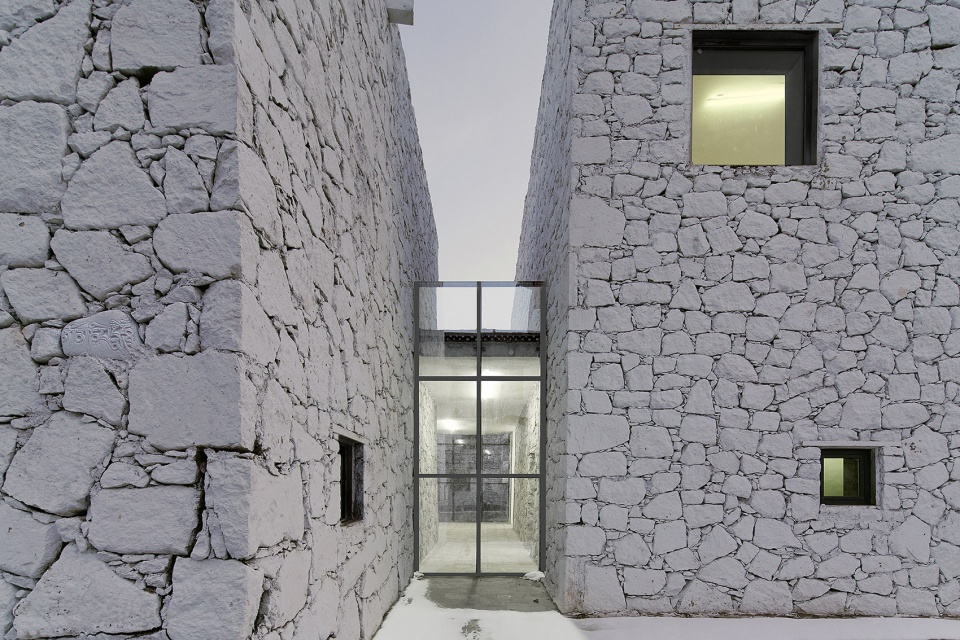 expansion of tsenpo museum jizha township of nangqian county china by ji architects