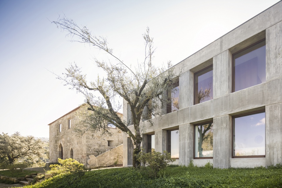 casa no minho by germano de castro pinheiro