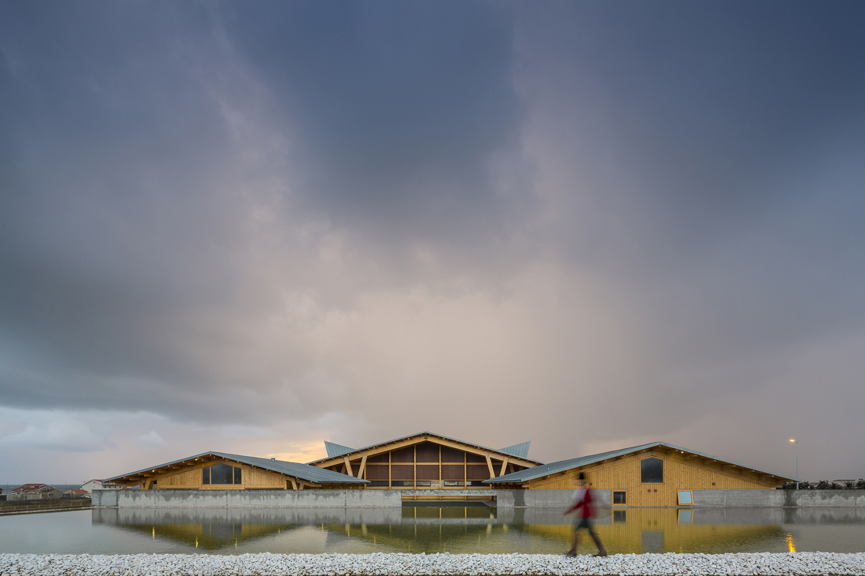 equestrian centre by carlos castanheira