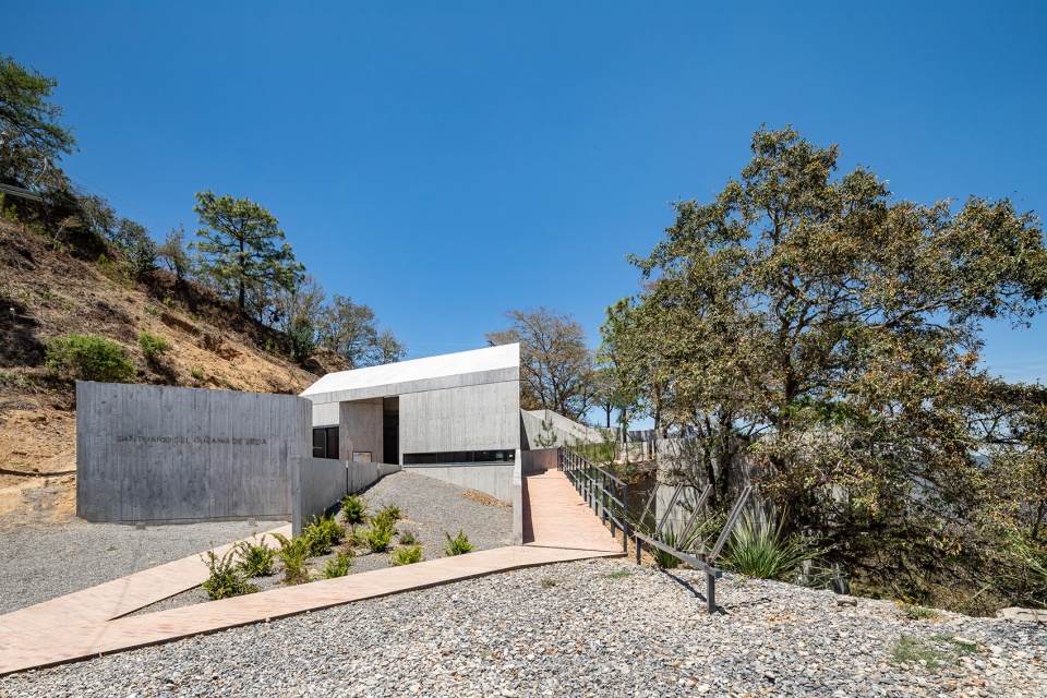 Silk Worm Sanctuary by LAMZ Arquitectura