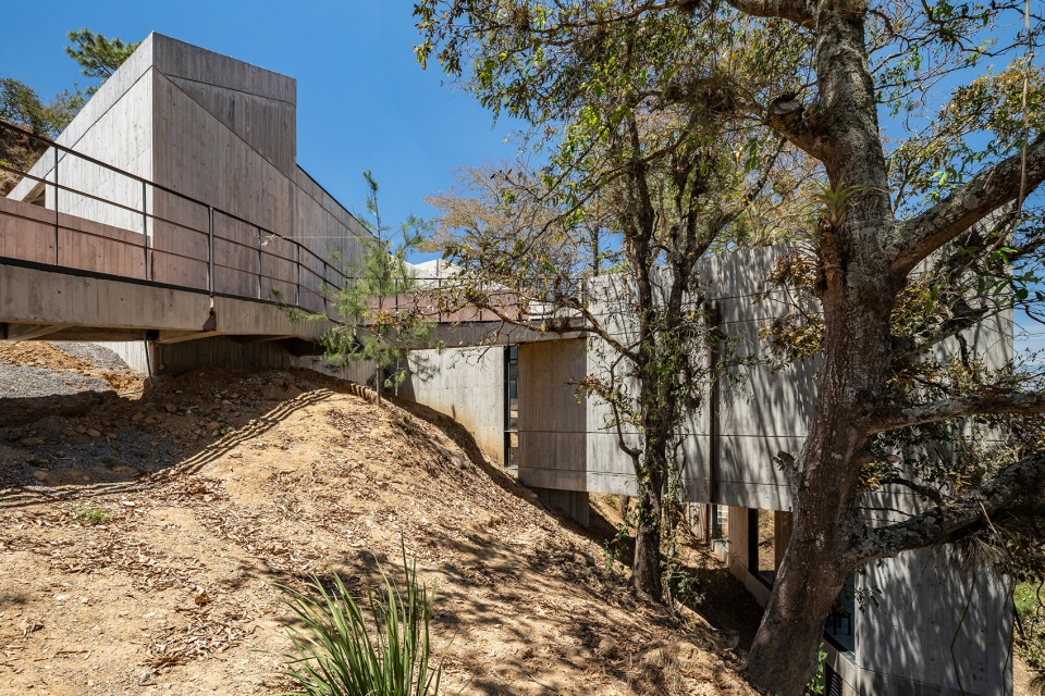 Silk Worm Sanctuary by LAMZ Arquitectura
