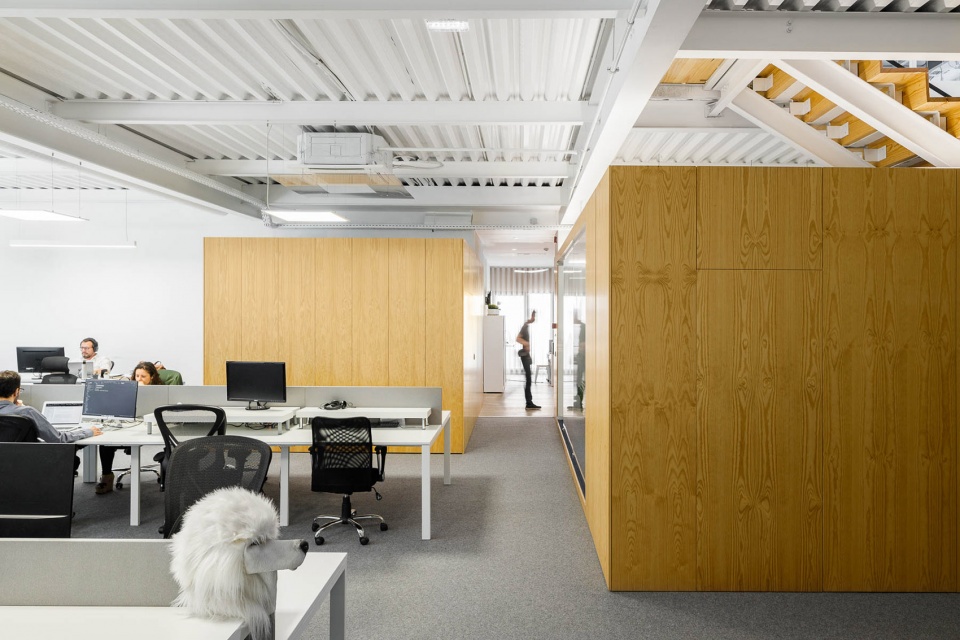 EGOI CLAVEL S KITCHEN by PAULO MERLINI architects