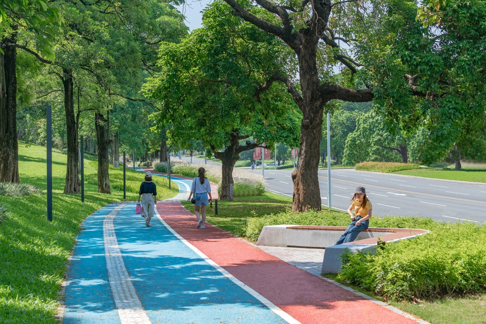 Songshan Lake Central Area Lounge Corridor Demonstration Section Reconstruction and Upgrade Project by DONGDA SHENZHEN DESIGN CO LTD