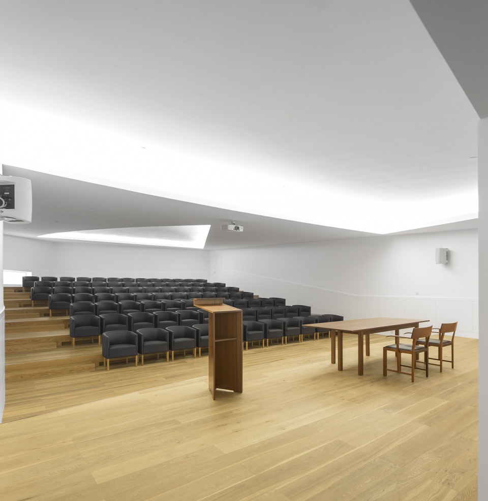 the building on the water by alvaro siza carlos castanheira
