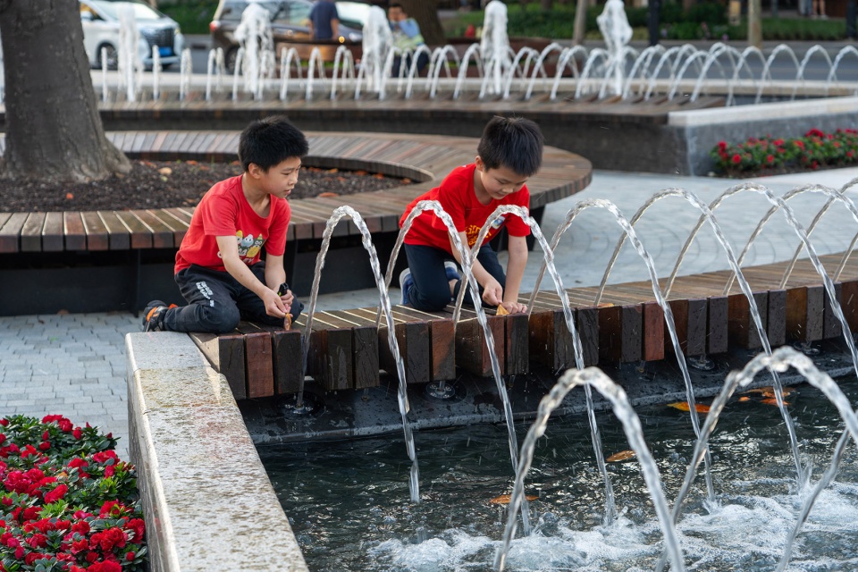 Taipingqiao Park China by DLC