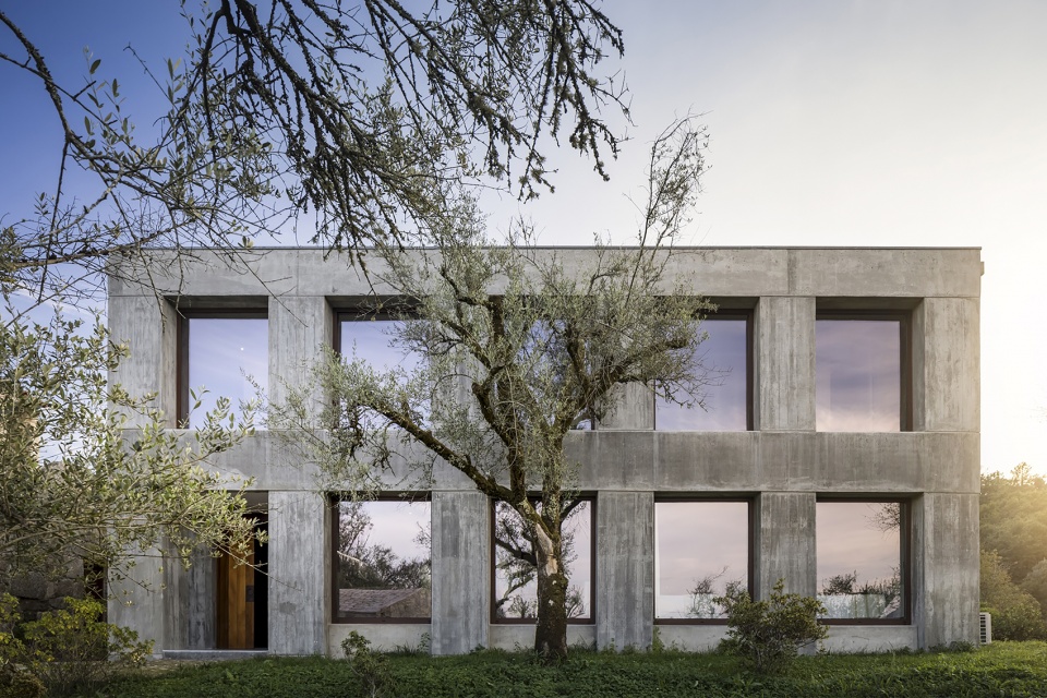casa no minho by germano de castro pinheiro
