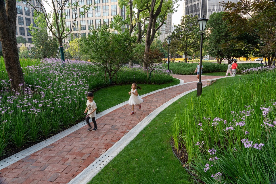 Taipingqiao Park China by DLC