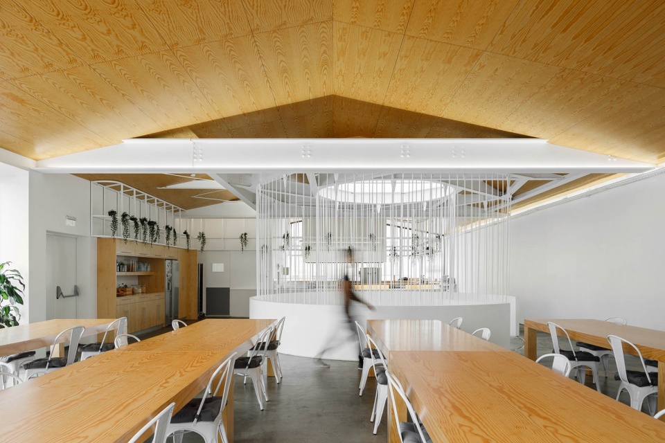 EGOI CLAVEL S KITCHEN by PAULO MERLINI architects