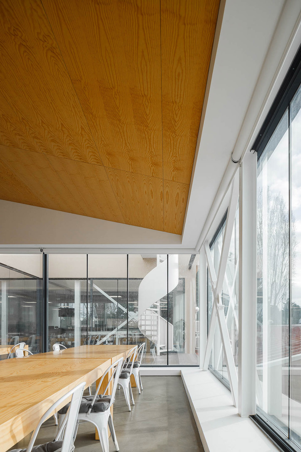 EGOI CLAVEL S KITCHEN by PAULO MERLINI architects