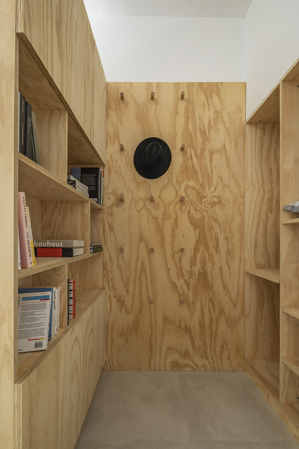 POST WAR APARTMENT T101 China by ROOI Design and Research