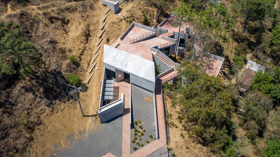 Silk Worm Sanctuary by LAMZ Arquitectura