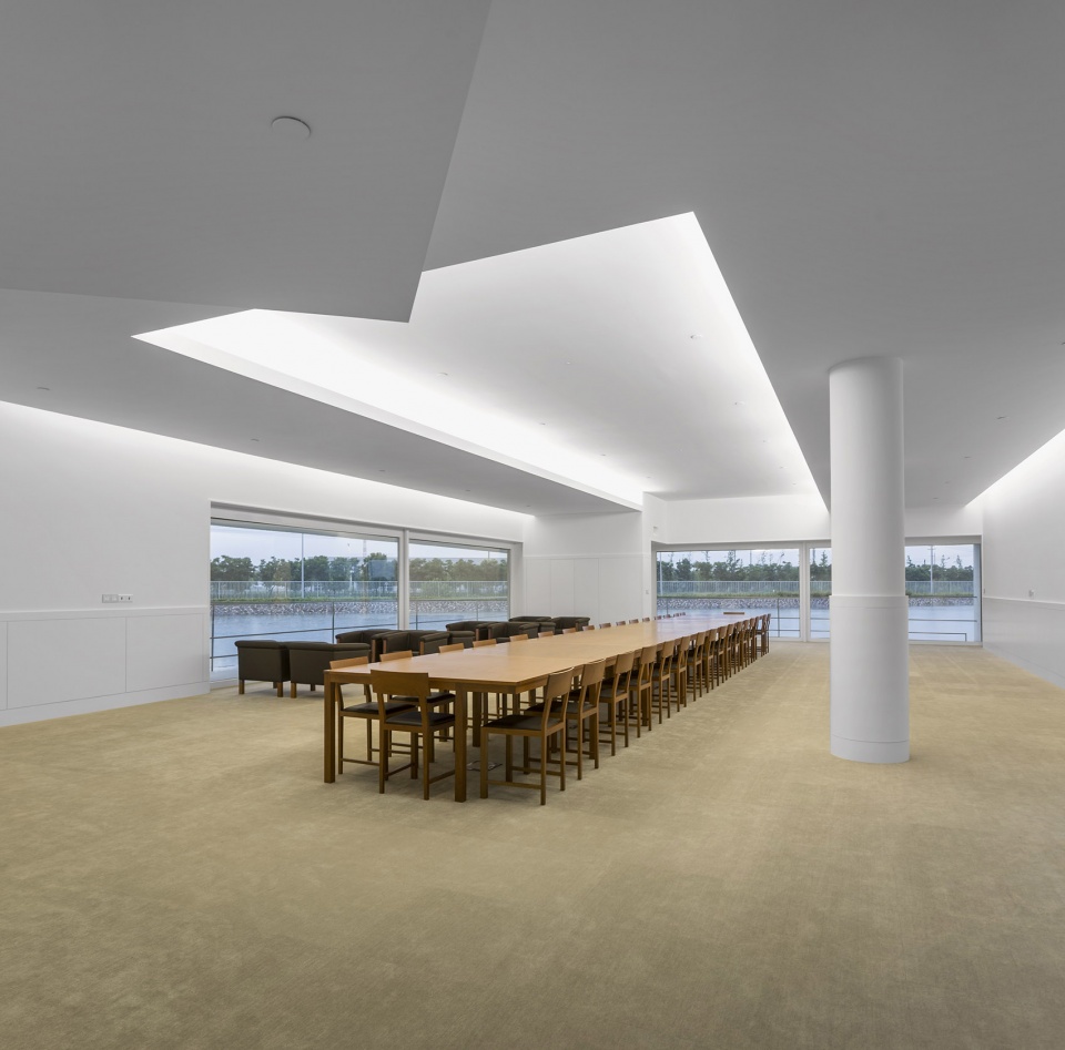 the building on the water by alvaro siza carlos castanheira