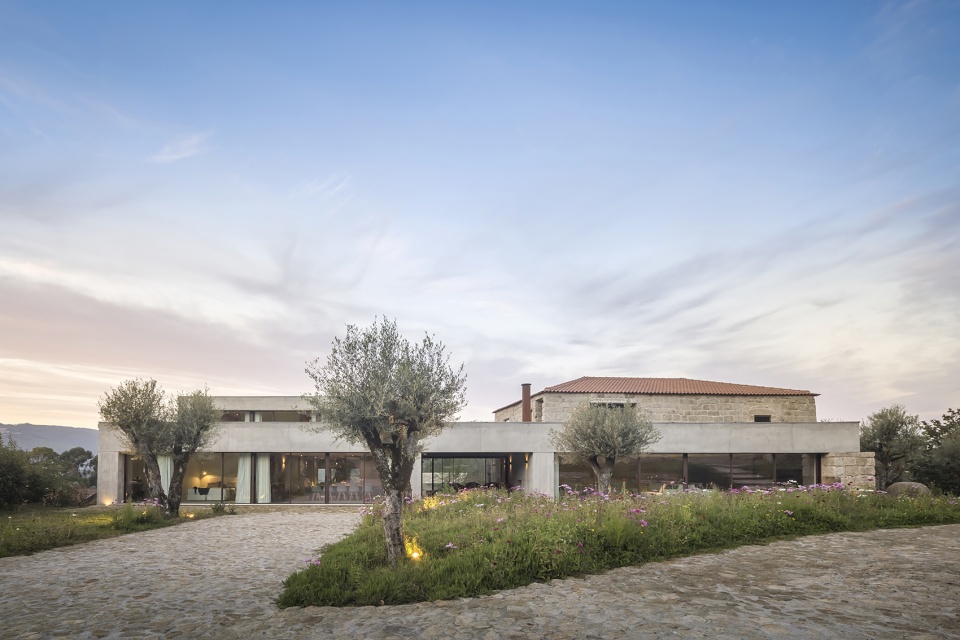 casa no minho by germano de castro pinheiro