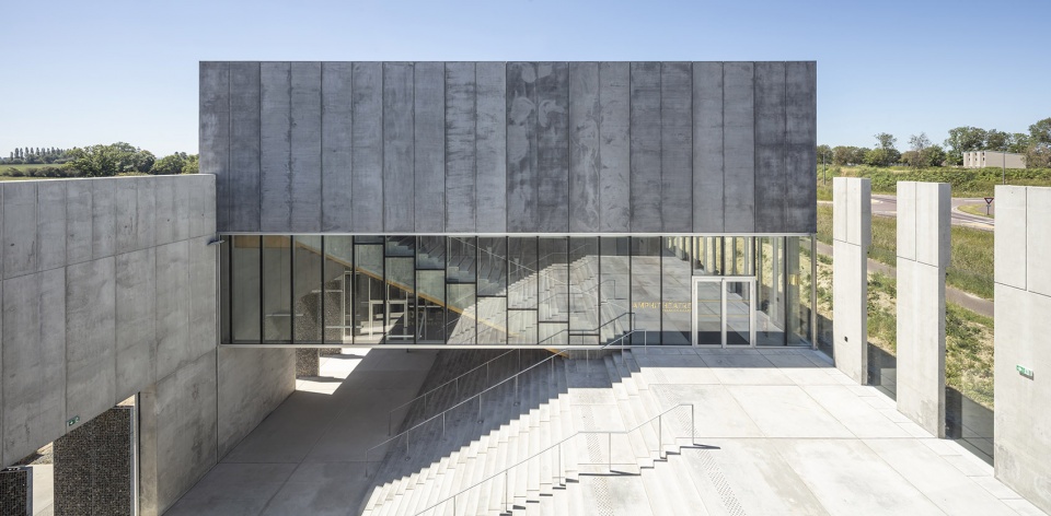 fort agglo 21 technology park by randja farid azib architects