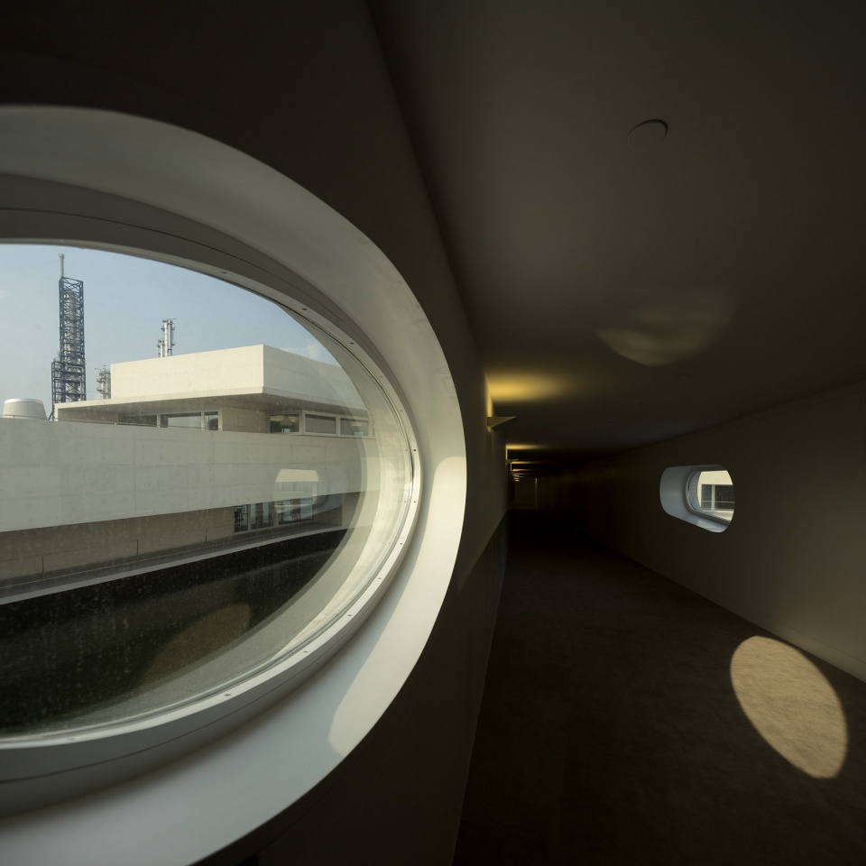 the building on the water by alvaro siza carlos castanheira