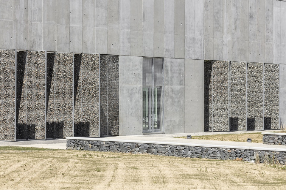 fort agglo 21 technology park by randja farid azib architects