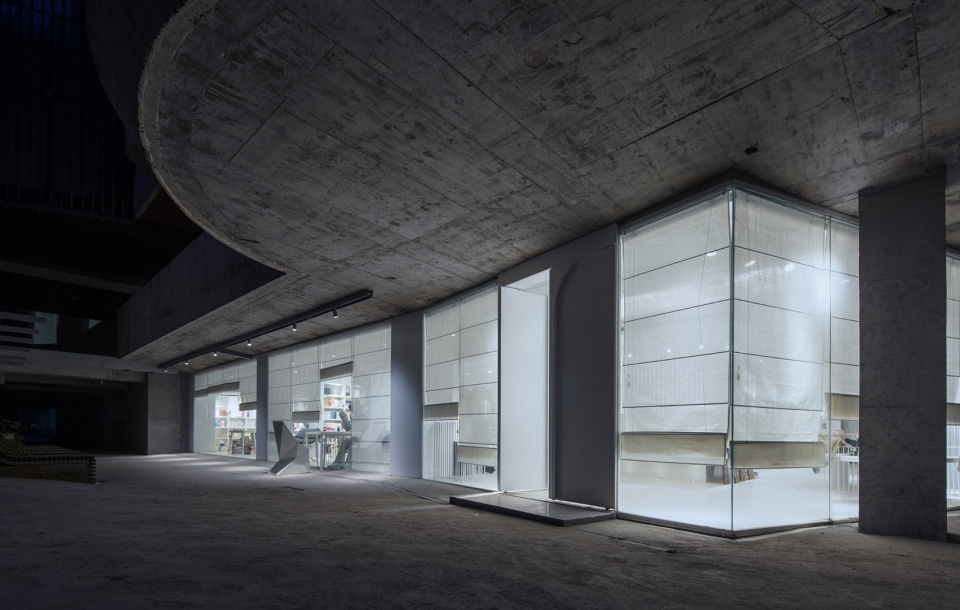 Zhijian Bookstore White China by SMY Space Interior Design Studio