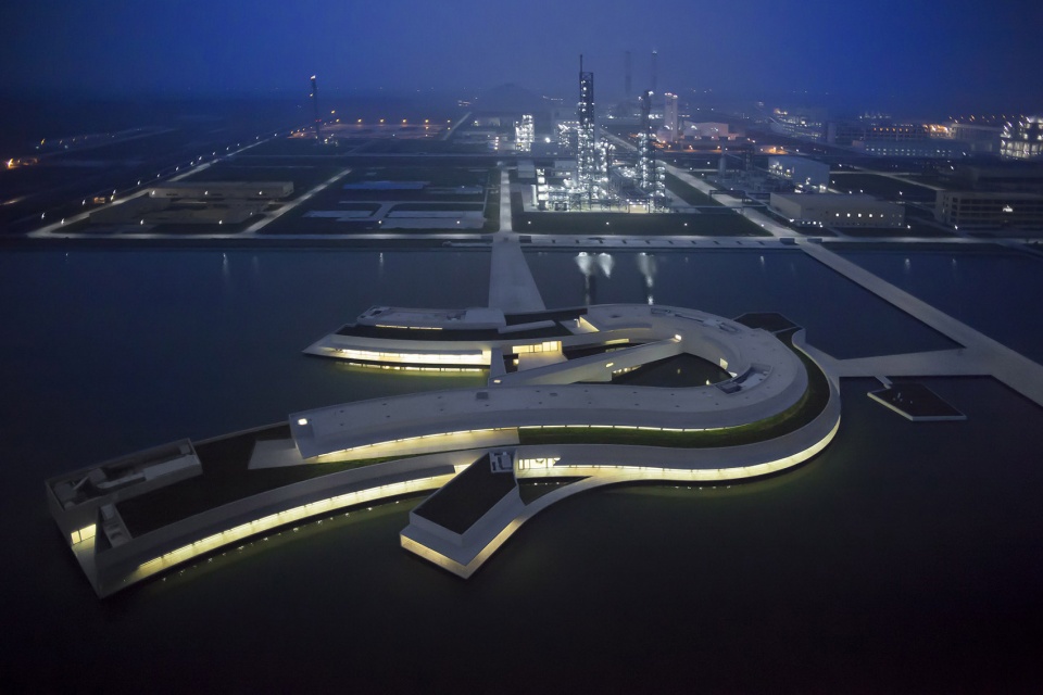the building on the water by alvaro siza carlos castanheira