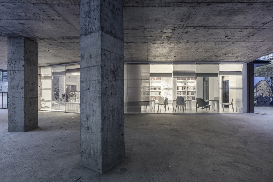 Zhijian Bookstore White China by SMY Space Interior Design Studio
