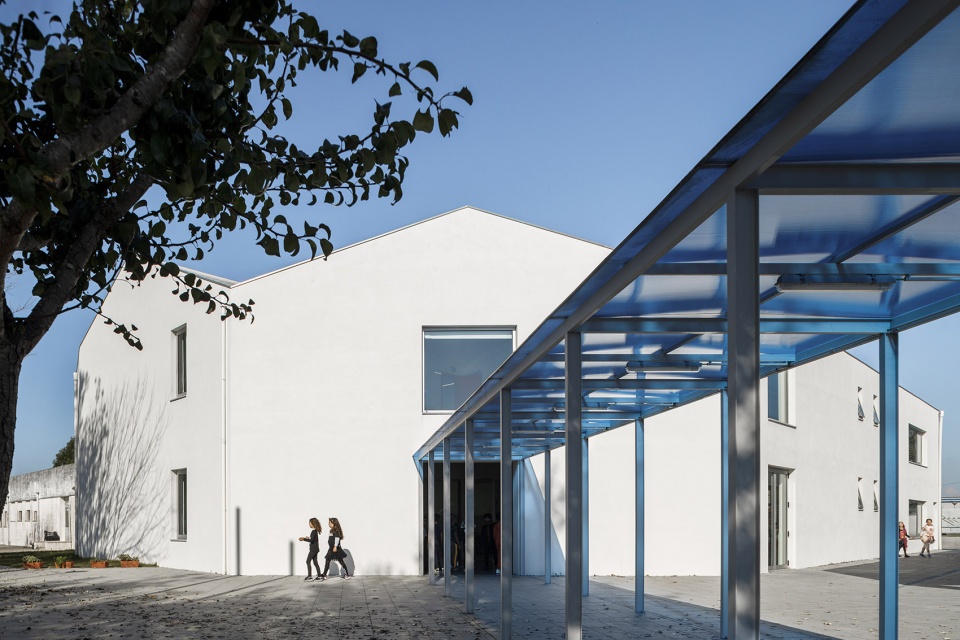 Sao Bernardo Elementary School Aveiro by ARTE TECToNiCA