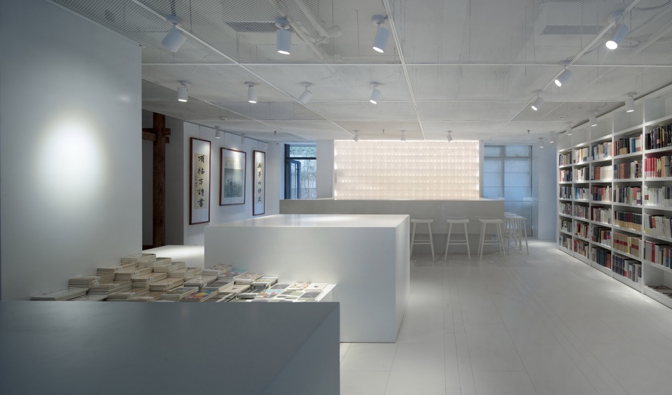 Zhijian Bookstore White China by SMY Space Interior Design Studio
