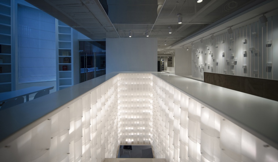 Zhijian Bookstore White China by SMY Space Interior Design Studio