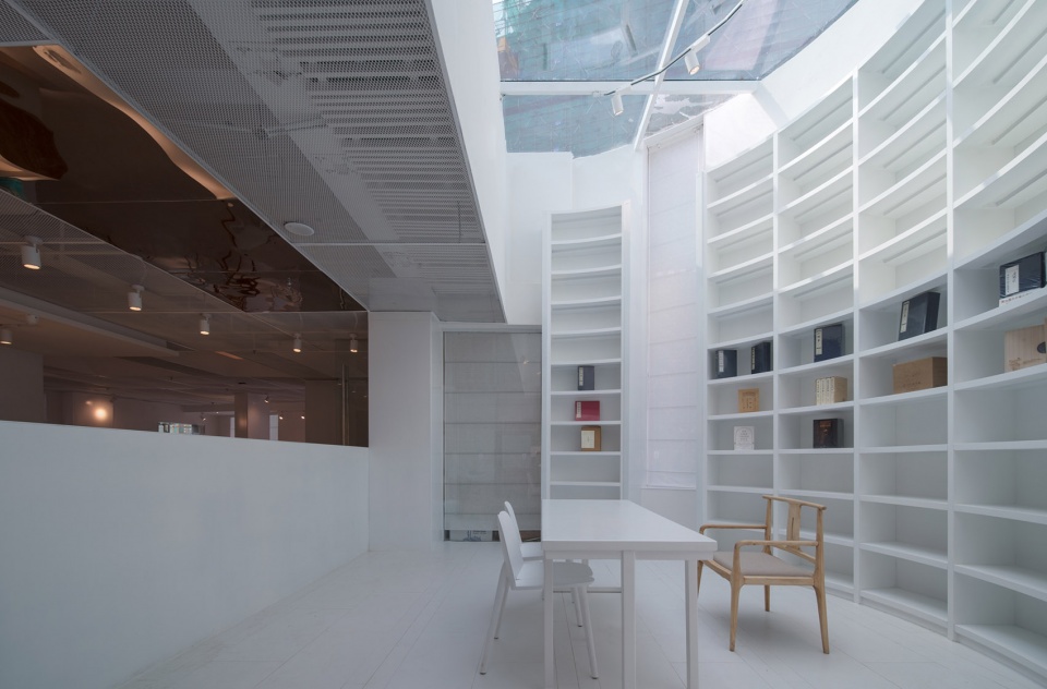 Zhijian Bookstore White China by SMY Space Interior Design Studio