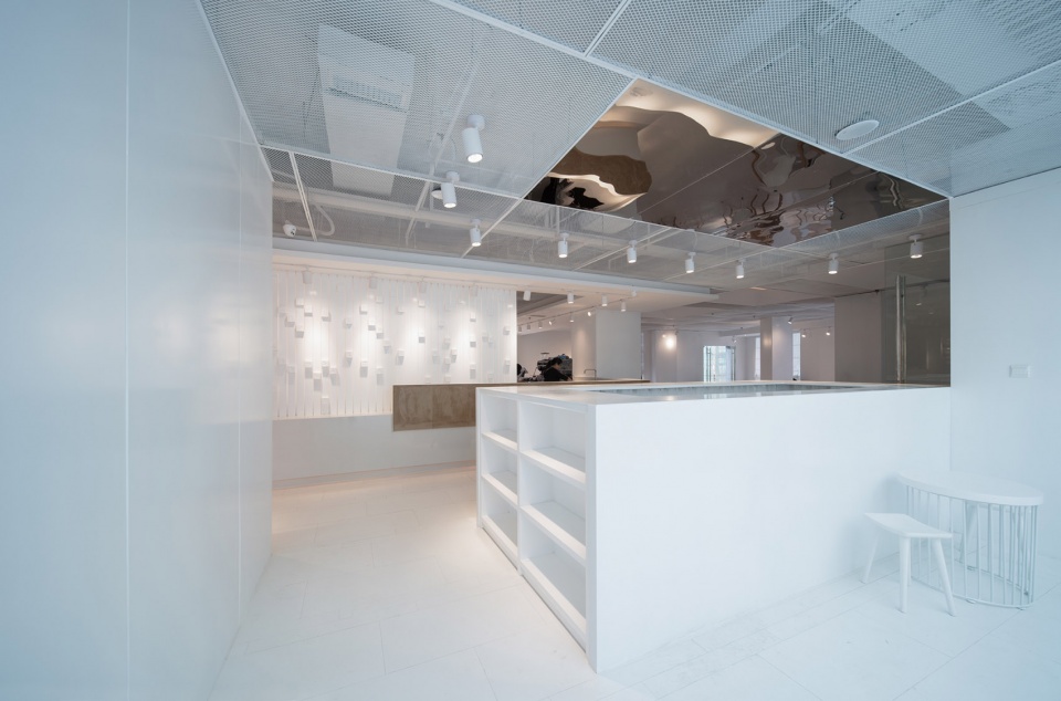 Zhijian Bookstore White China by SMY Space Interior Design Studio