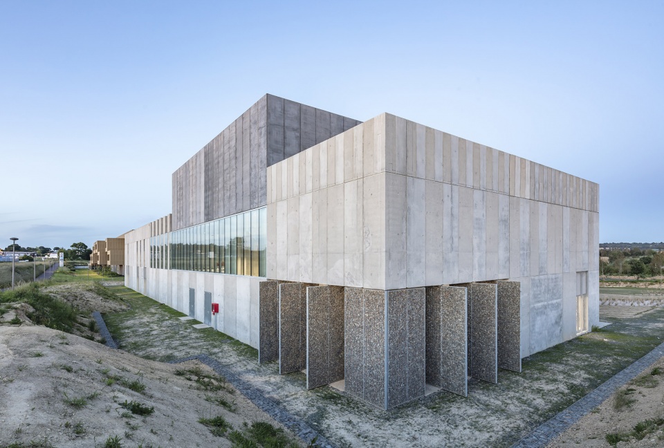 fort agglo 21 technology park by randja farid azib architects