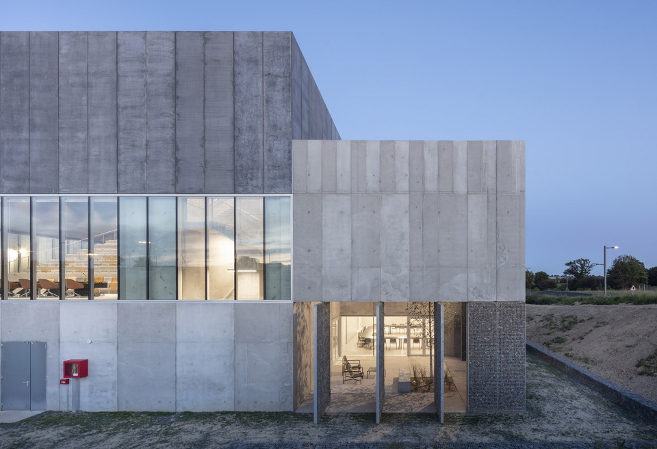 fort agglo 21 technology park by randja farid azib architects