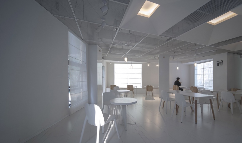 Zhijian Bookstore White China by SMY Space Interior Design Studio