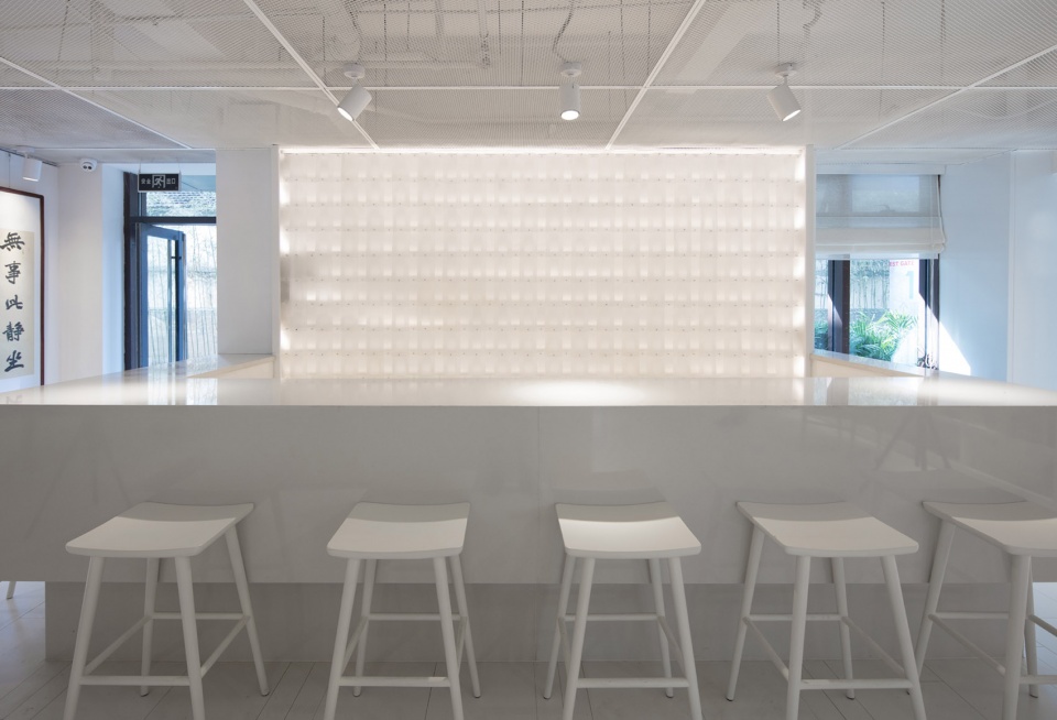Zhijian Bookstore White China by SMY Space Interior Design Studio