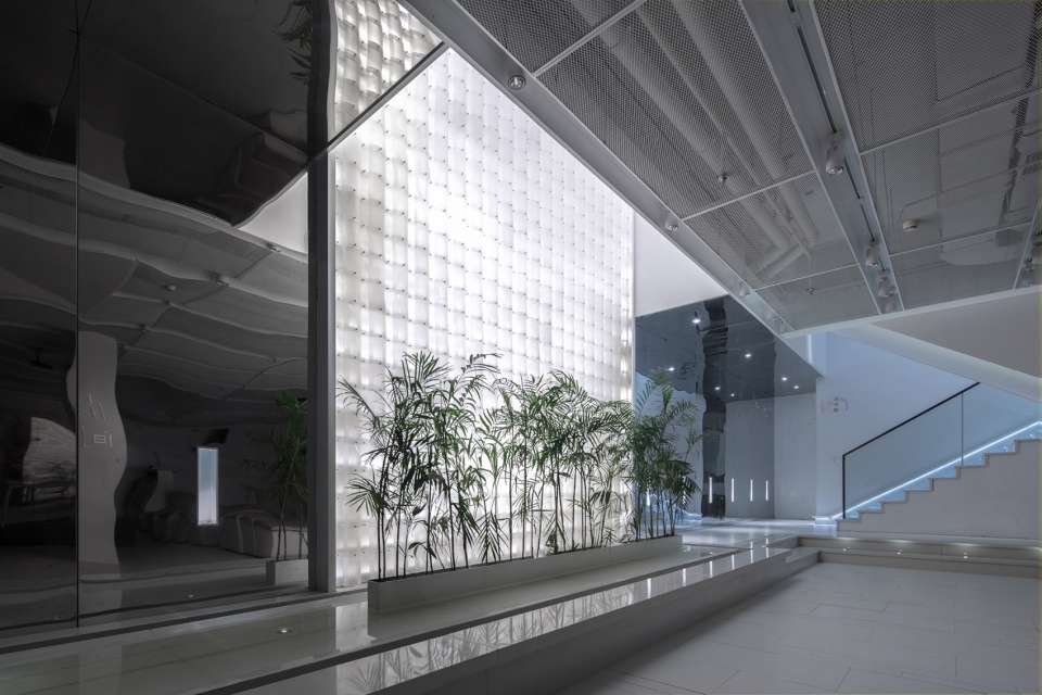 Zhijian Bookstore White China by SMY Space Interior Design Studio