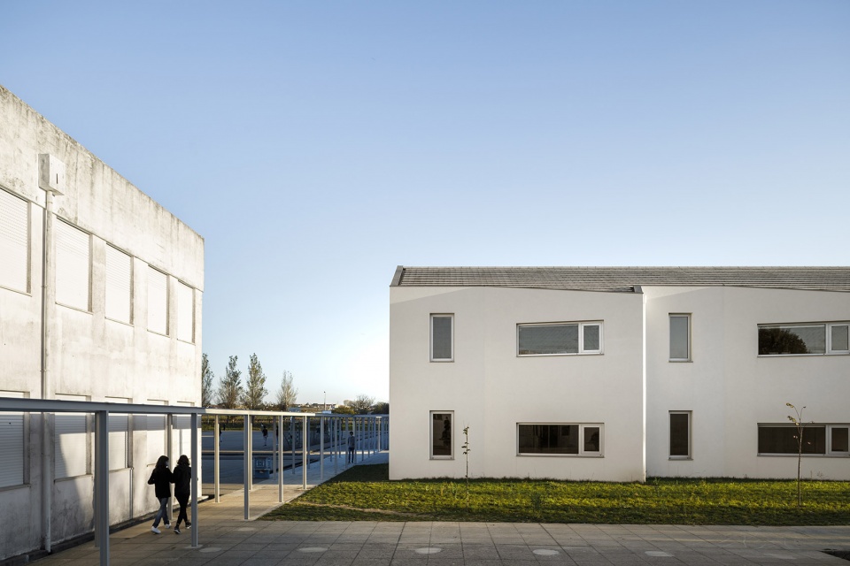 Sao Bernardo Elementary School Aveiro by ARTE TECToNiCA