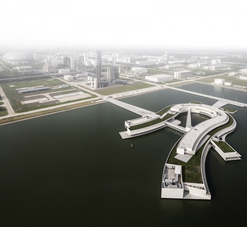the building on the water by alvaro siza carlos castanheira