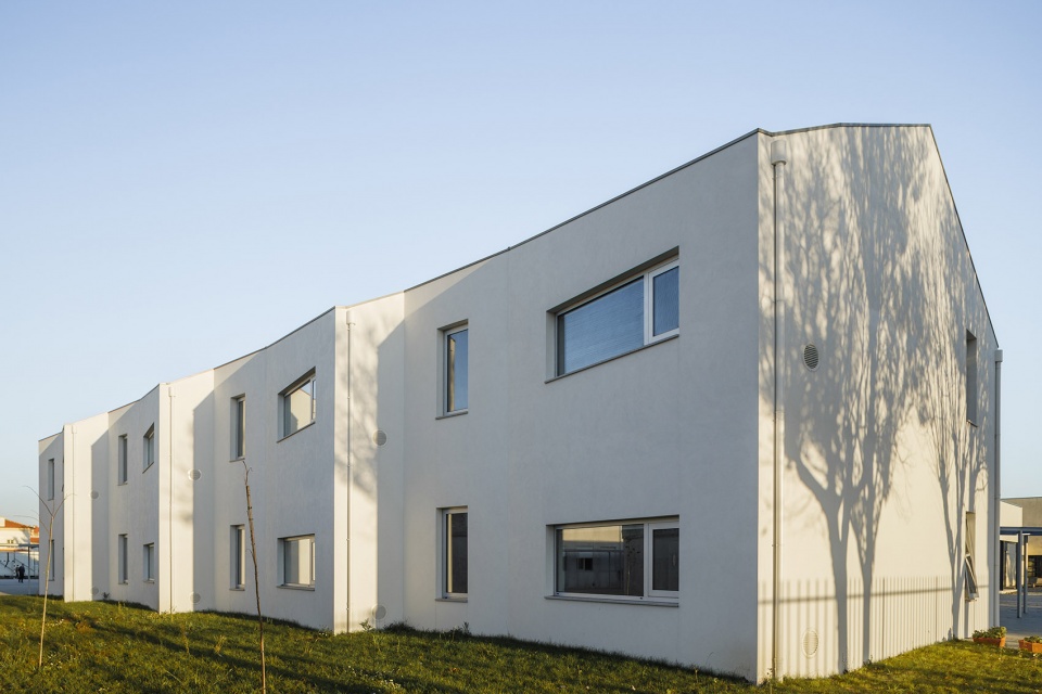Sao Bernardo Elementary School Aveiro by ARTE TECToNiCA
