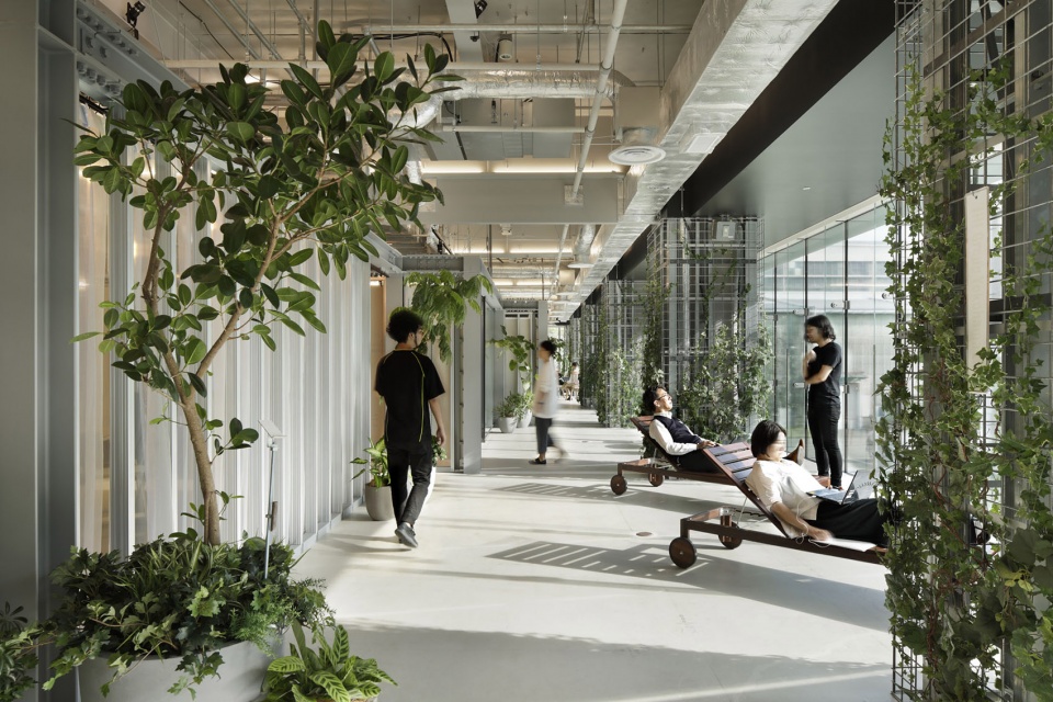 design of the innovation center in the new experiment building at ihis yokohama office by nikken sekkei