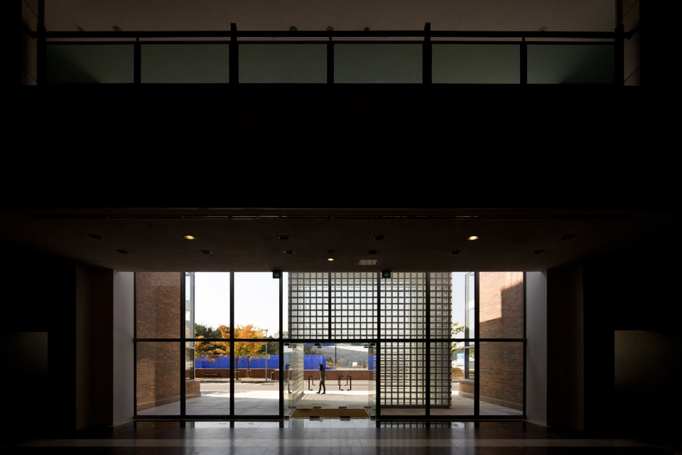 Amore Pacific entrance renovation Carlos Castanheira