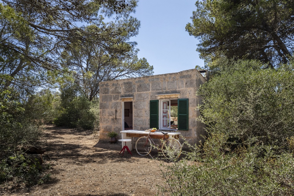 12voltretreat refuge by mariana de delas
