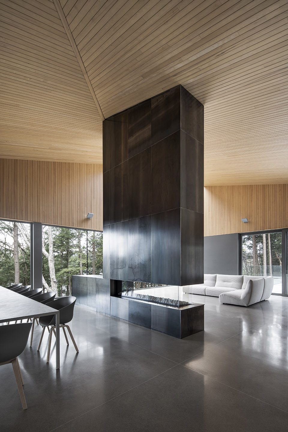 memphremagog lake house by naturehumaine