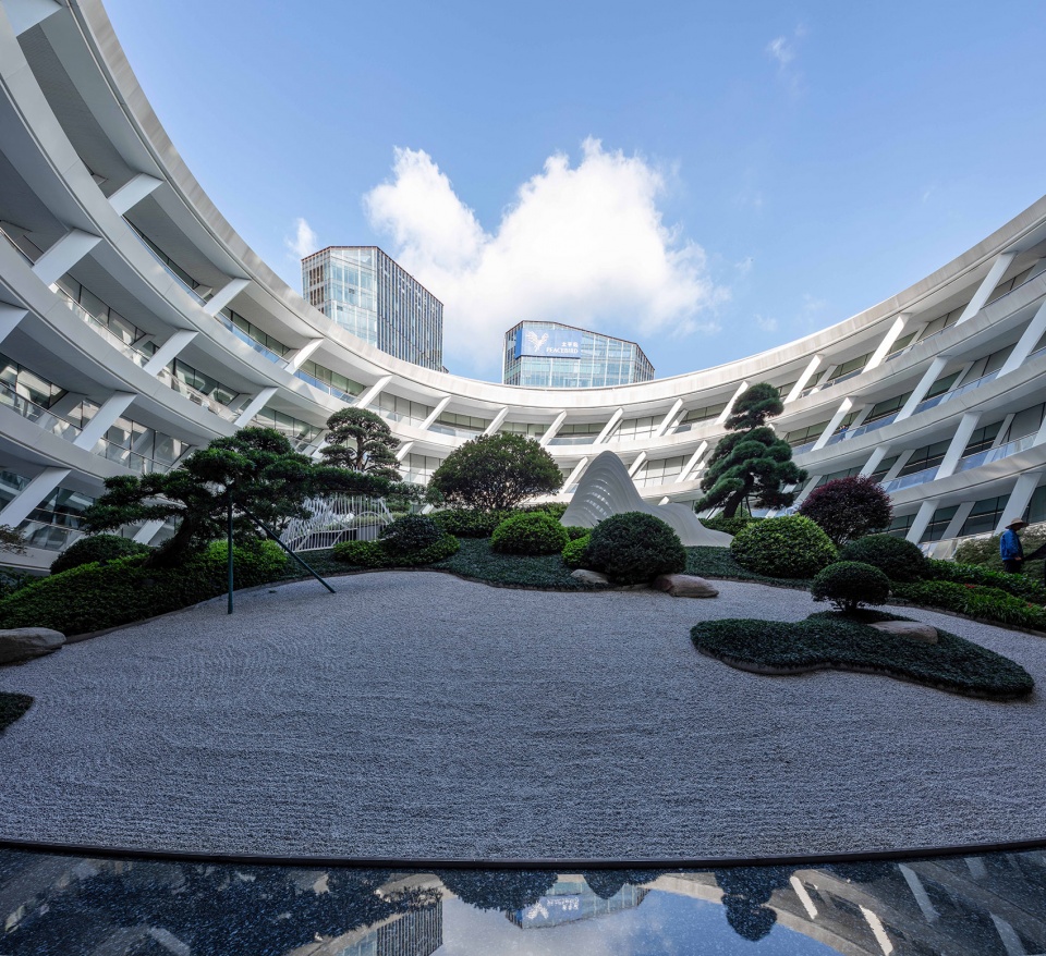 Landscape design of Ningbo Peacebird Fashion Center by Palm Design