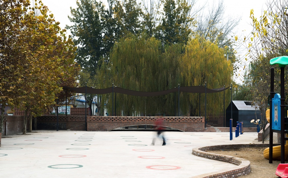 A Public Stage in Gaoliying Yicun Village by RENGARCH KEYWORKS