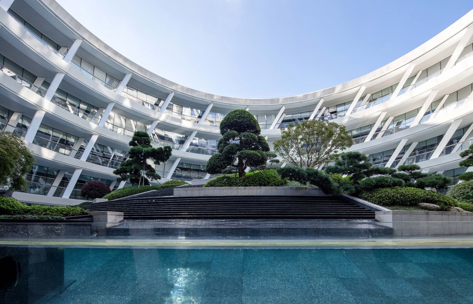Landscape design of Ningbo Peacebird Fashion Center by Palm Design