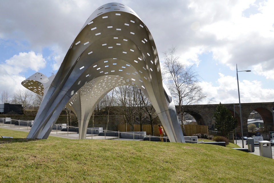 rain bow gate by tonkin liu