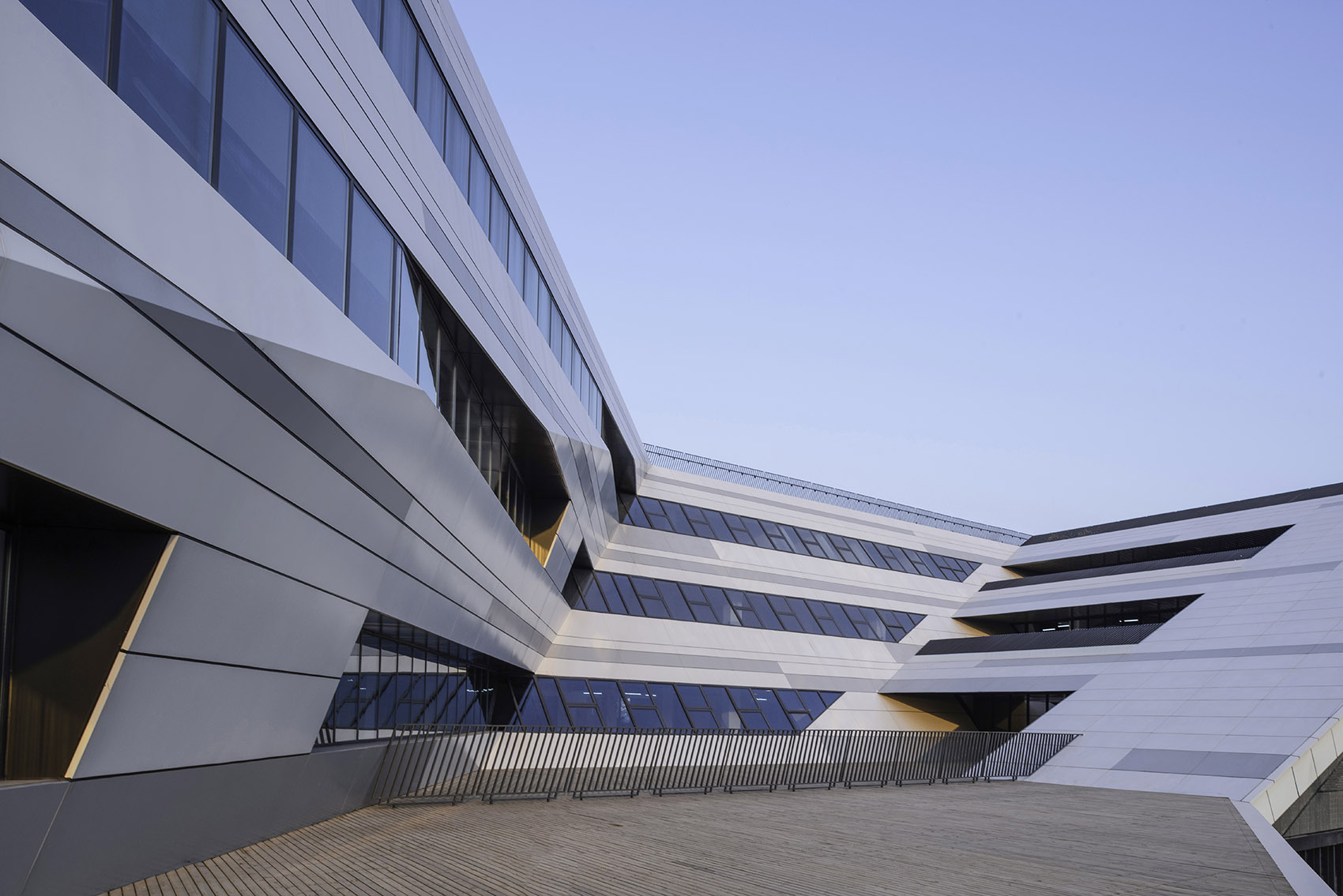 The design of the High School Affiliated to Renmin University of China Hangtian City Beijing by BIAD