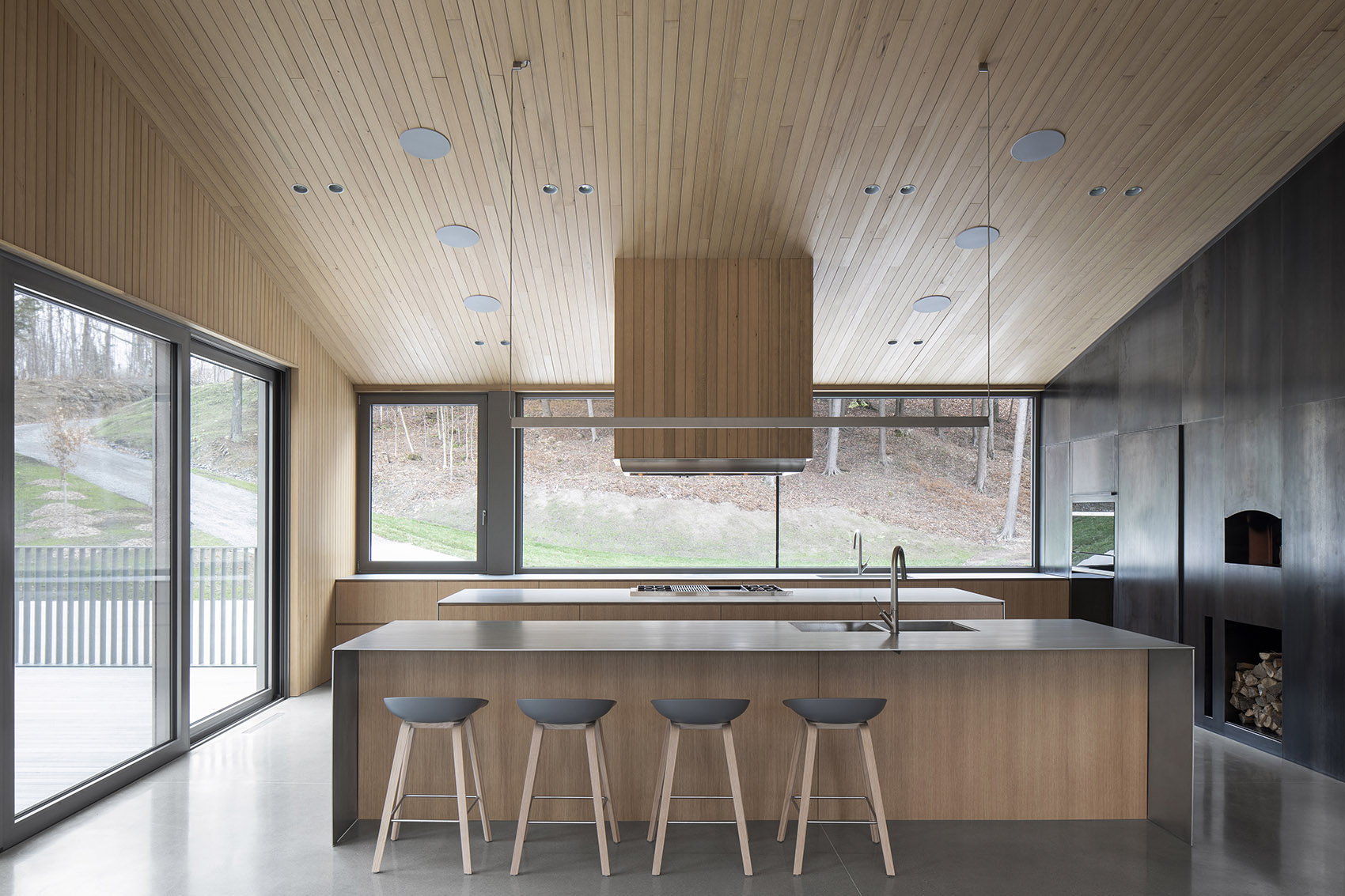 memphremagog lake house by naturehumaine