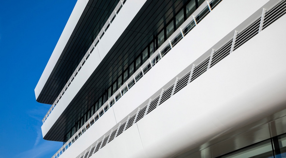 Onomichi City Office by Nikken Sekkei